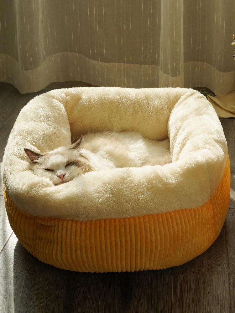 Closed cat bed for all seasons